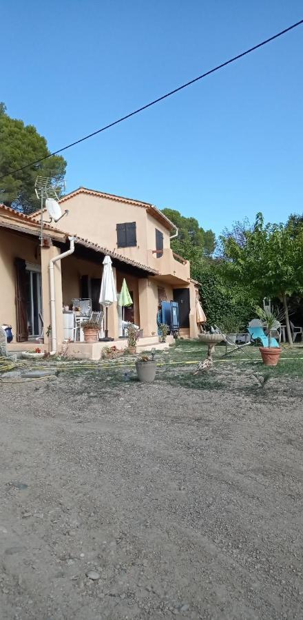Bed and Breakfast Les Cigales Villelaure Exterior foto