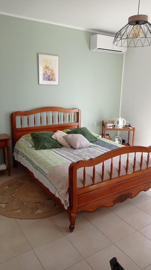 Bed and Breakfast Les Cigales Villelaure Exterior foto