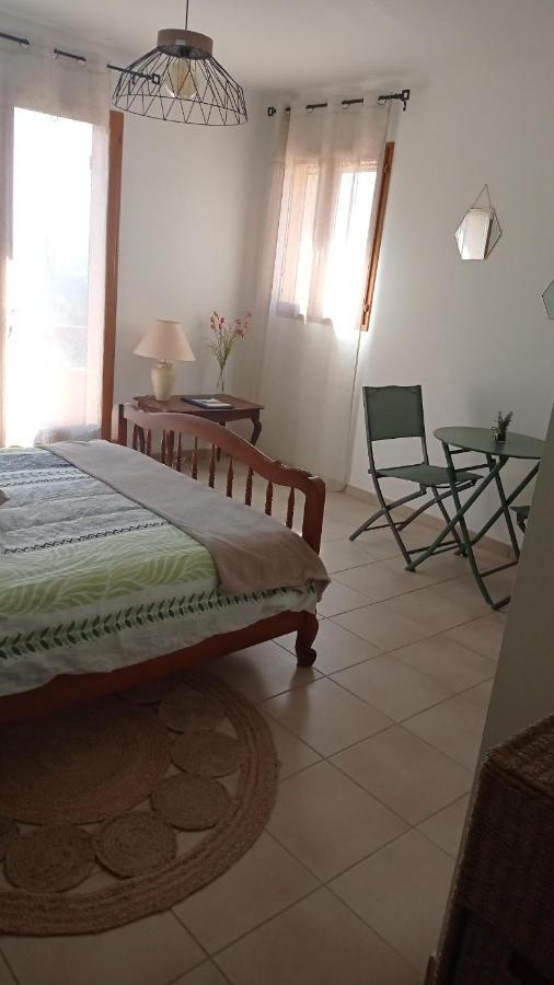 Bed and Breakfast Les Cigales Villelaure Exterior foto