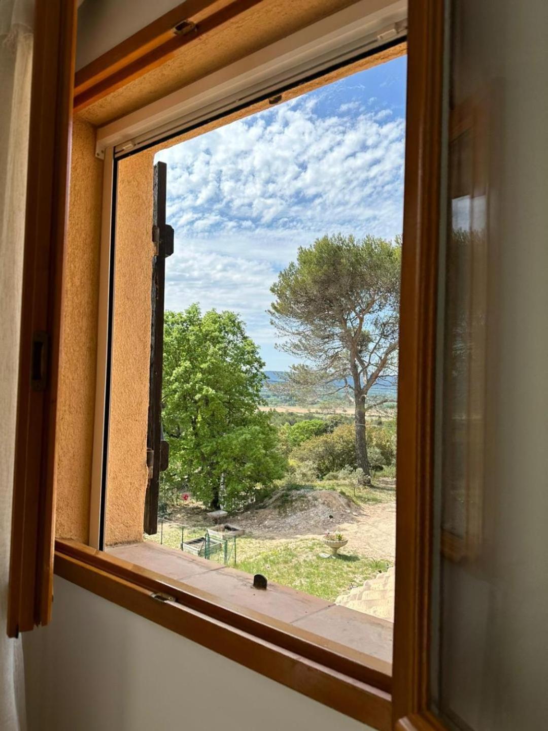 Bed and Breakfast Les Cigales Villelaure Exterior foto