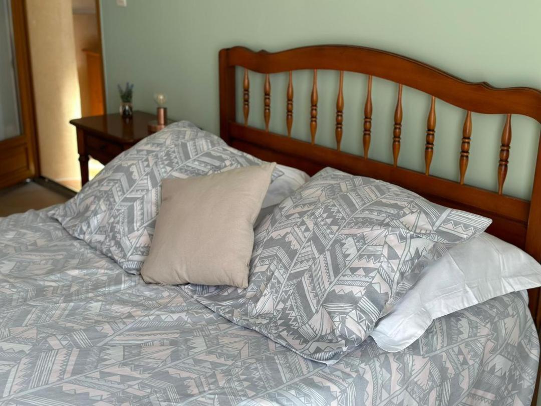 Bed and Breakfast Les Cigales Villelaure Exterior foto