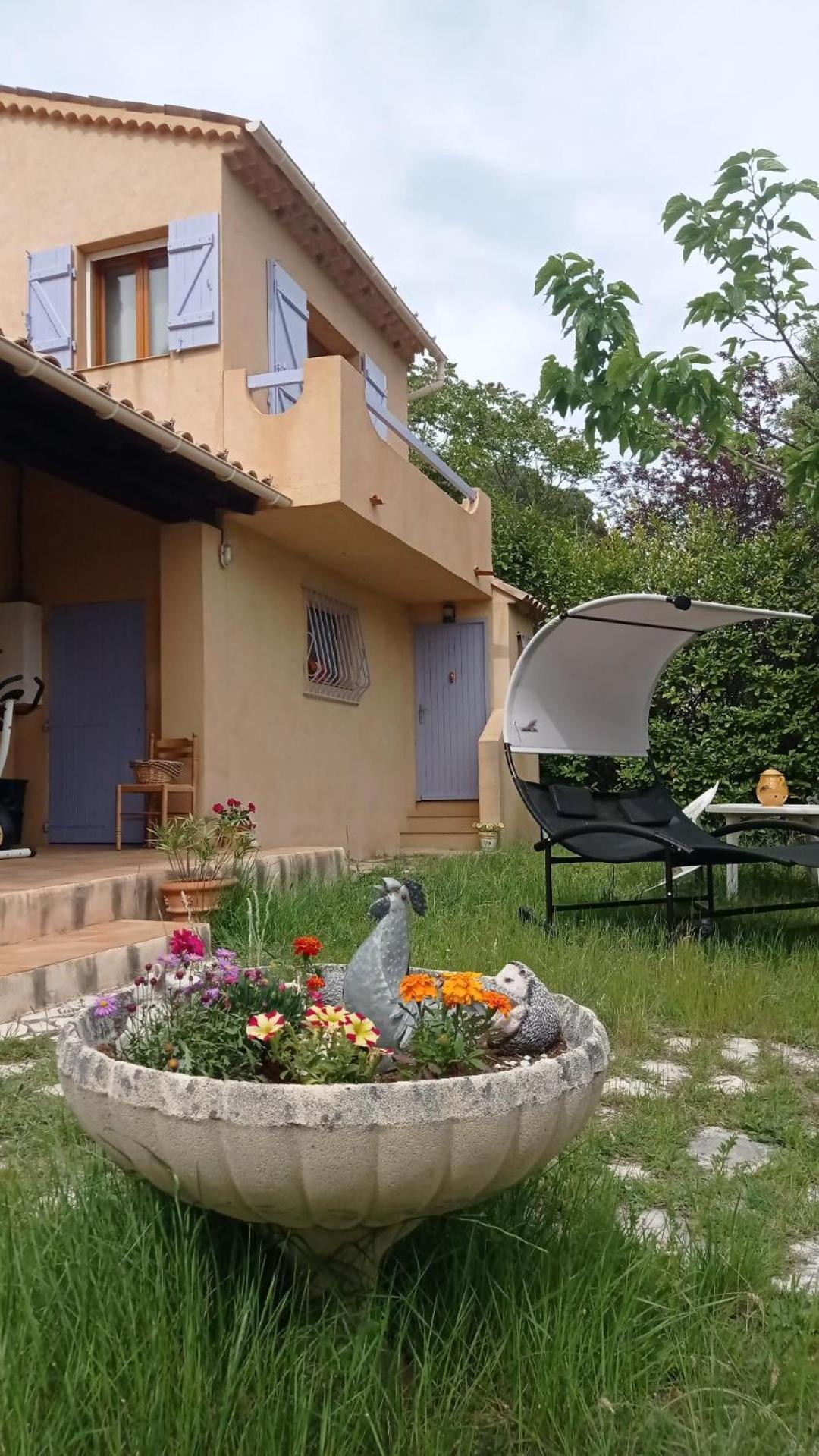 Bed and Breakfast Les Cigales Villelaure Exterior foto